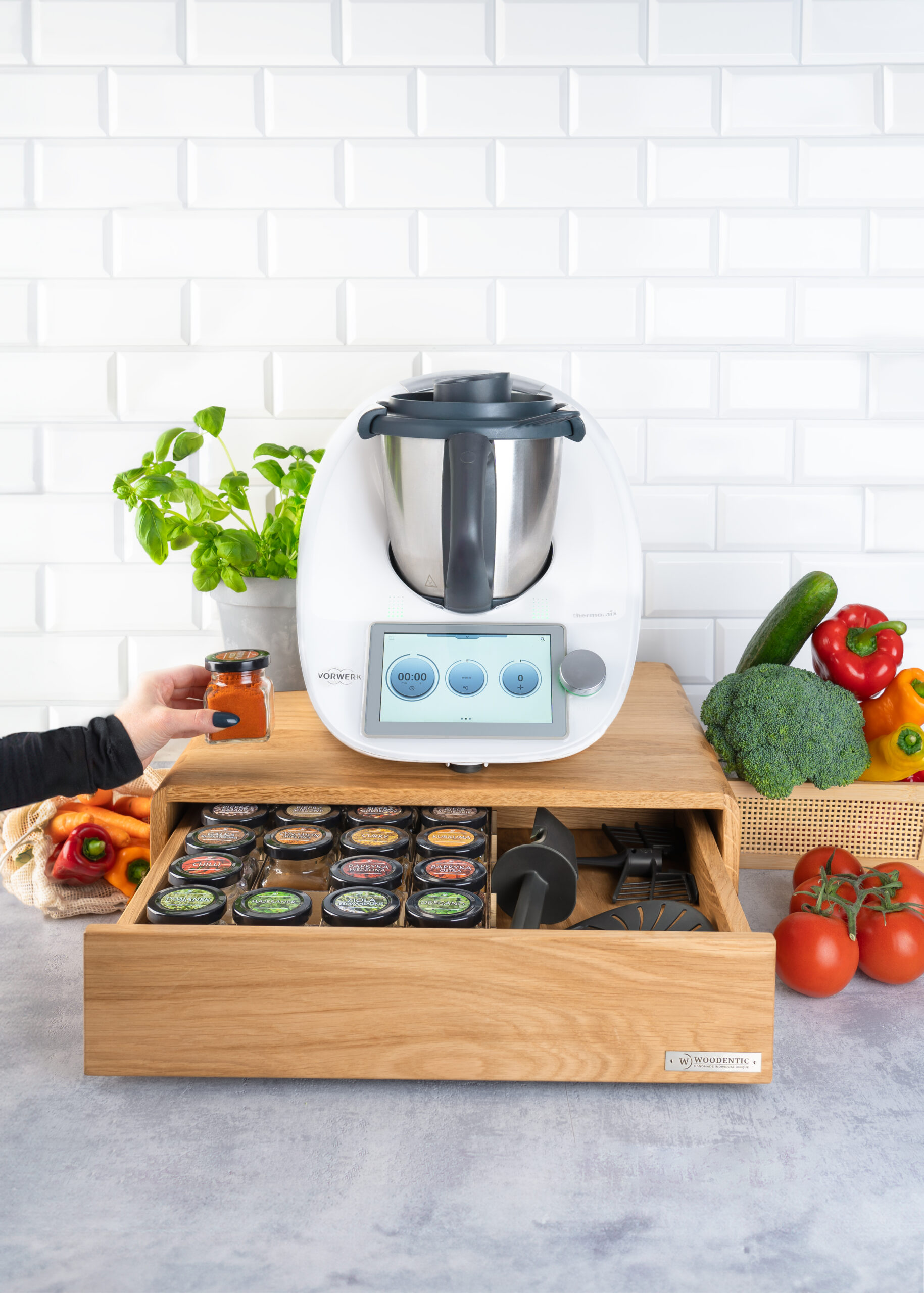 deska-woodentic-luty-2024-3 Duża podstawka pod Thermomix z szufladką